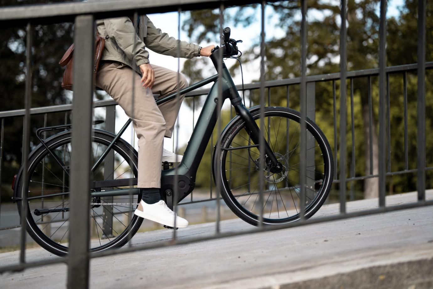 Un vélo électrique en montée